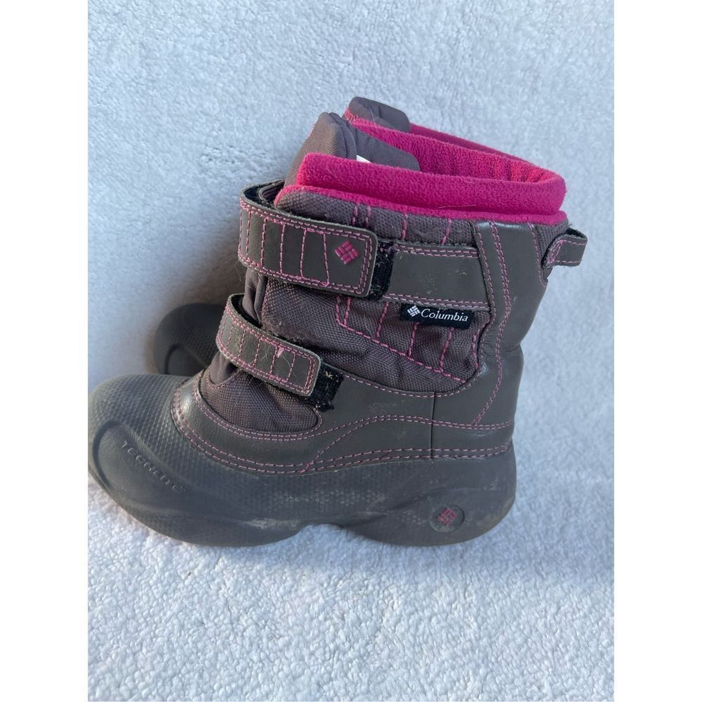 Columbia women’s winter boots size 5 warm lining hook and loop closure